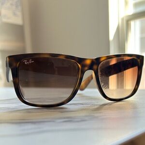 Brown tortoise Ray Ban Sunglasses